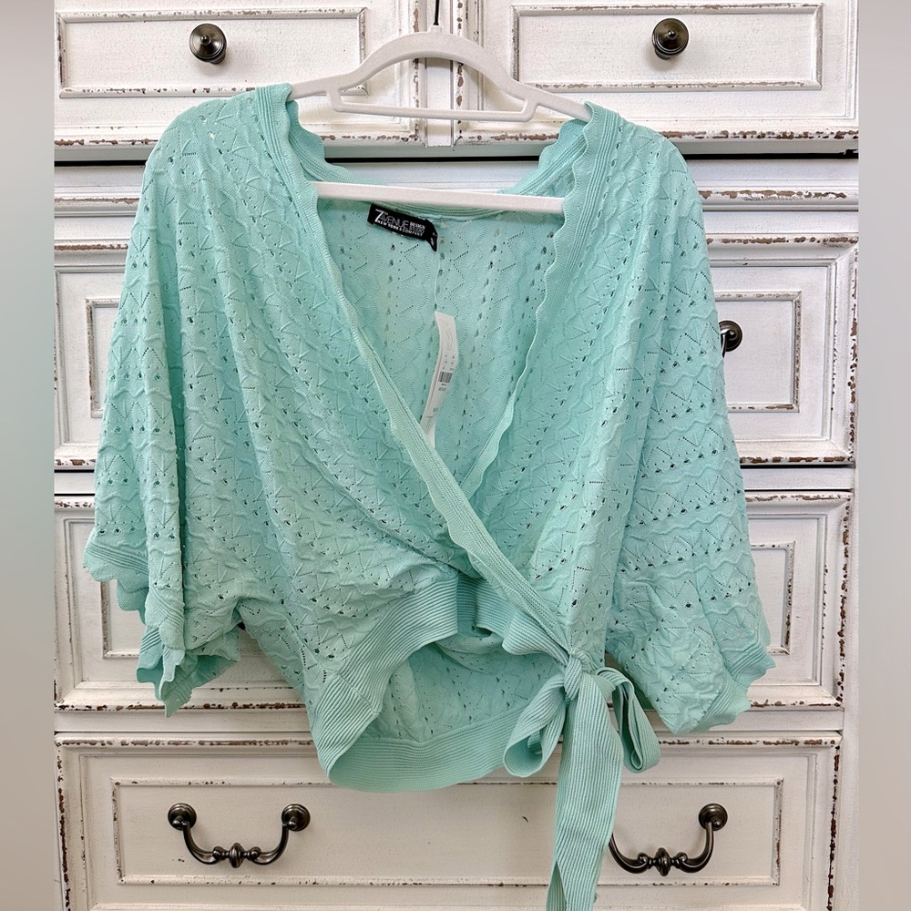 NEW* NY&CO Super Soft Scalloped Eyelet Sweater | Medium | 3/4 sleeve